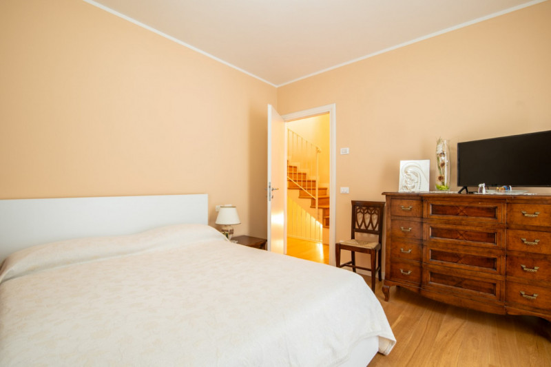 Teolo, nel tranquillo e ricercato quartiere residenziale di San Biagio, proponiamo in vendita rec...