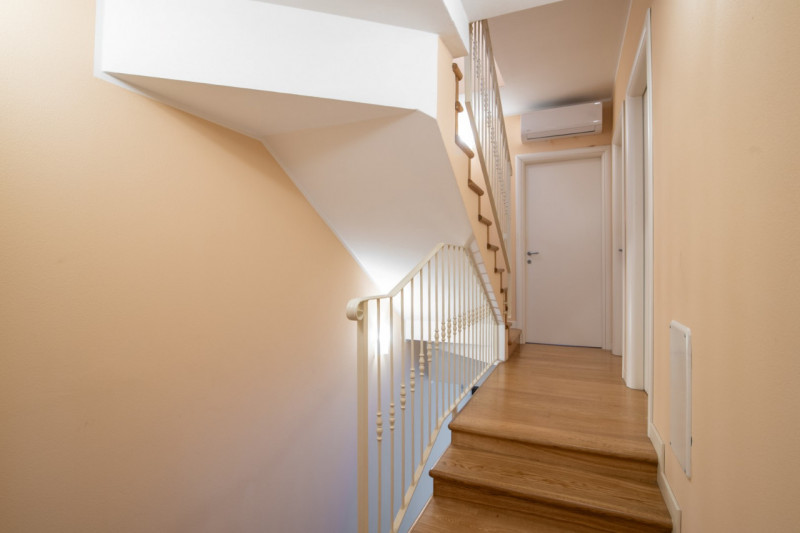 Teolo, nel tranquillo e ricercato quartiere residenziale di San Biagio, proponiamo in vendita rec...