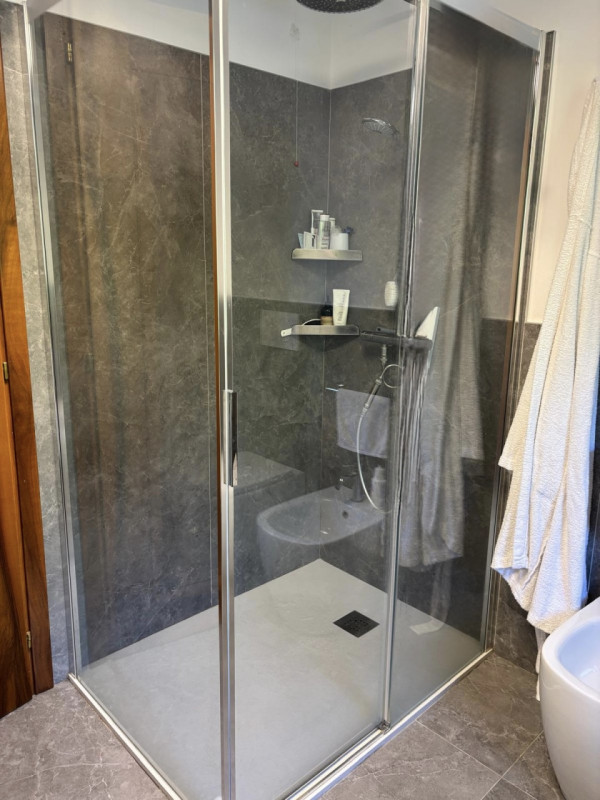 (Per INFO Stefania 3409601861) In vendita straordinaria casa singola terratetto situata a Montebe...