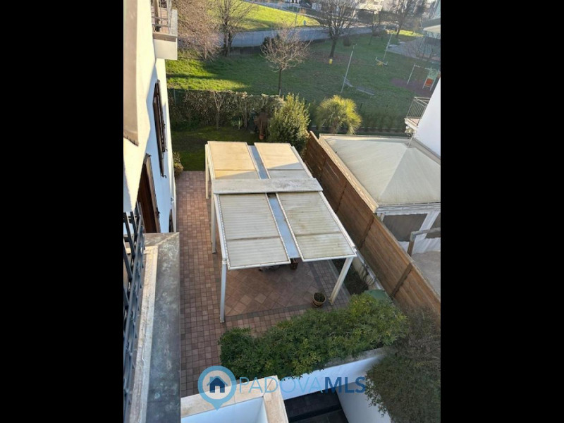 Immobile in esclusiva al Gruppo Padova MLS.
Vigodarzere, nel centro del paese ed in zona residenz...