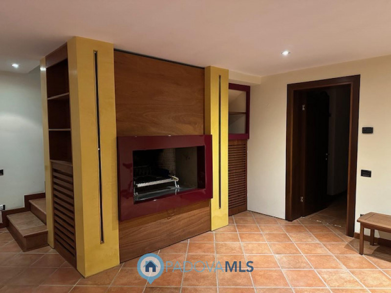 Immobile in esclusiva al Gruppo Padova MLS.
Vigodarzere, nel centro del paese ed in zona residenz...