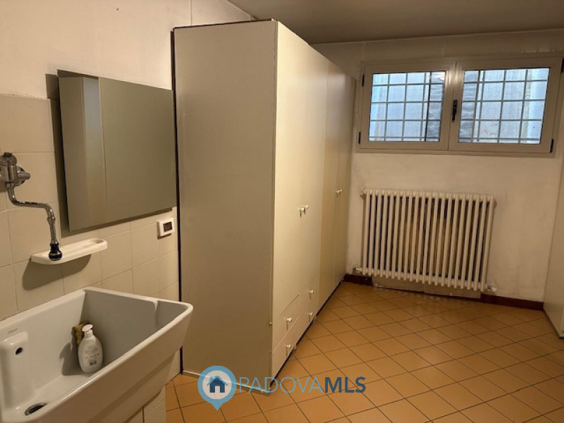 Immobile in esclusiva al Gruppo Padova MLS.
Vigodarzere, nel centro del paese ed in zona residenz...