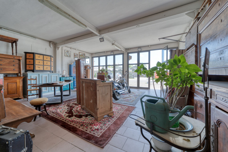 A Caselle di Selvazzano sulla via Brentella proponiamo in vendita una proprietà di più di 200 met...