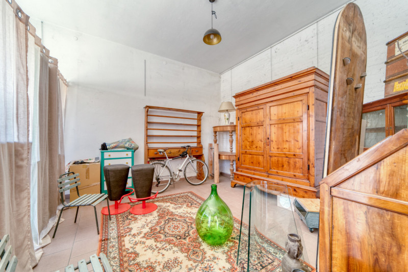 A Caselle di Selvazzano sulla via Brentella proponiamo in vendita una proprietà di più di 200 met...