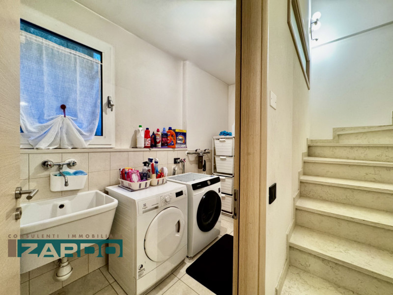 Rif. C-224 NE ( per info 350 5383983 | Giacomo )

Immersa nella suggestiva quiete della campagna ...