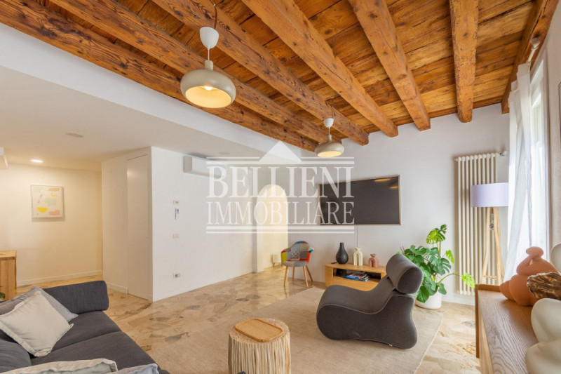 SAN BIAGIO - Proponiamo in vendita un appartamento al piano primo di un elegante complesso reside...