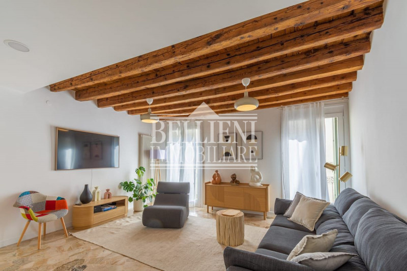 SAN BIAGIO - Proponiamo in vendita un appartamento al piano primo di un elegante complesso reside...