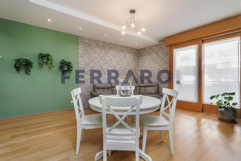 Proponiamo in vendita un recente appartamento trilocale del 2009 situato in zona Ghirada a Trevis...