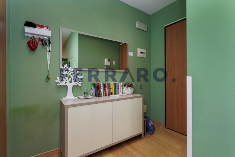 Proponiamo in vendita un recente appartamento trilocale del 2009 situato in zona Ghirada a Trevis...