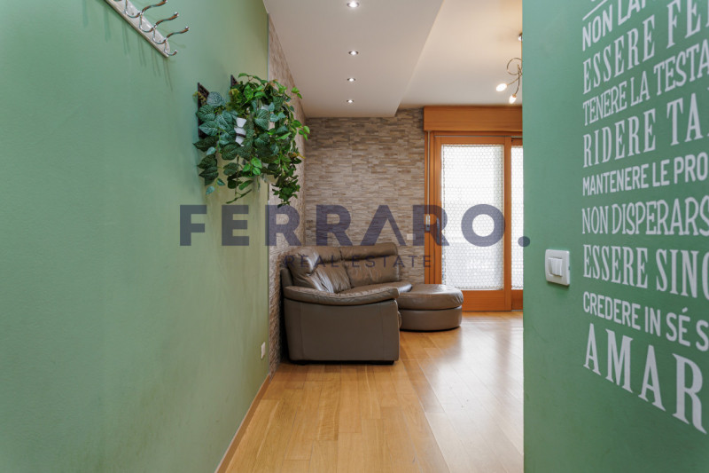 Proponiamo in vendita un recente appartamento trilocale del 2009 situato in zona Ghirada a Trevis...