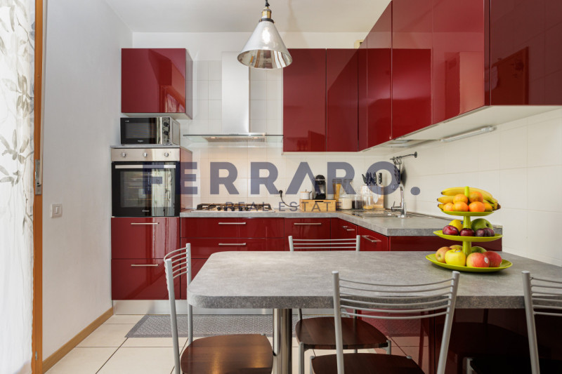 Proponiamo in vendita un recente appartamento trilocale del 2009 situato in zona Ghirada a Trevis...