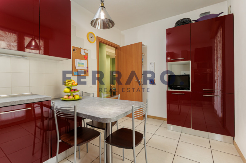 Proponiamo in vendita un recente appartamento trilocale del 2009 situato in zona Ghirada a Trevis...