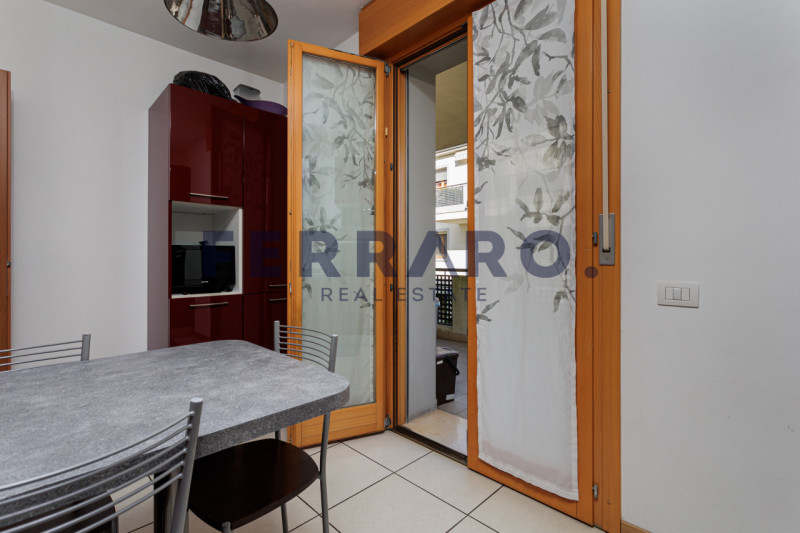 Proponiamo in vendita un recente appartamento trilocale del 2009 situato in zona Ghirada a Trevis...