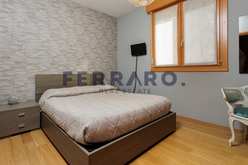 Proponiamo in vendita un recente appartamento trilocale del 2009 situato in zona Ghirada a Trevis...