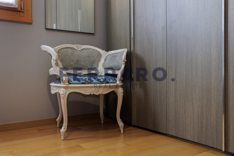 Proponiamo in vendita un recente appartamento trilocale del 2009 situato in zona Ghirada a Trevis...