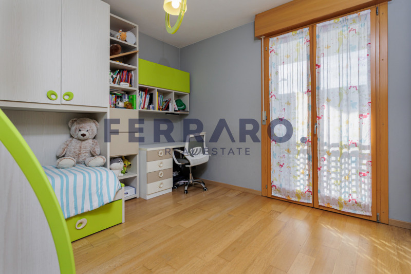 Proponiamo in vendita un recente appartamento trilocale del 2009 situato in zona Ghirada a Trevis...