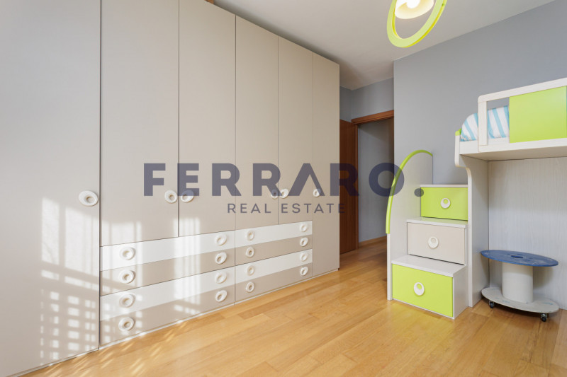 Proponiamo in vendita un recente appartamento trilocale del 2009 situato in zona Ghirada a Trevis...