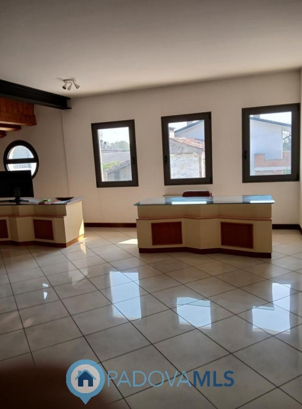 Immobile in esclusiva al Gruppo Padova MLS- Se stai cercando un ufficio moderno, luminoso e strat...