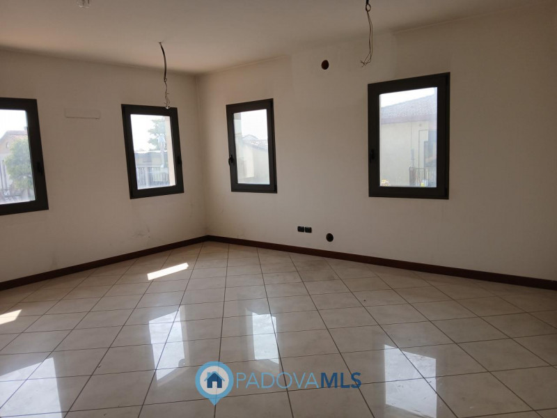 Immobile in esclusiva al Gruppo Padova MLS
Scopri questo recente ufficio situato al primo e ultim...