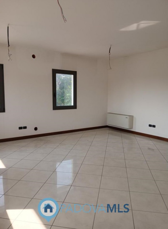 Immobile in esclusiva al Gruppo Padova MLS
Scopri questo recente ufficio situato al primo e ultim...