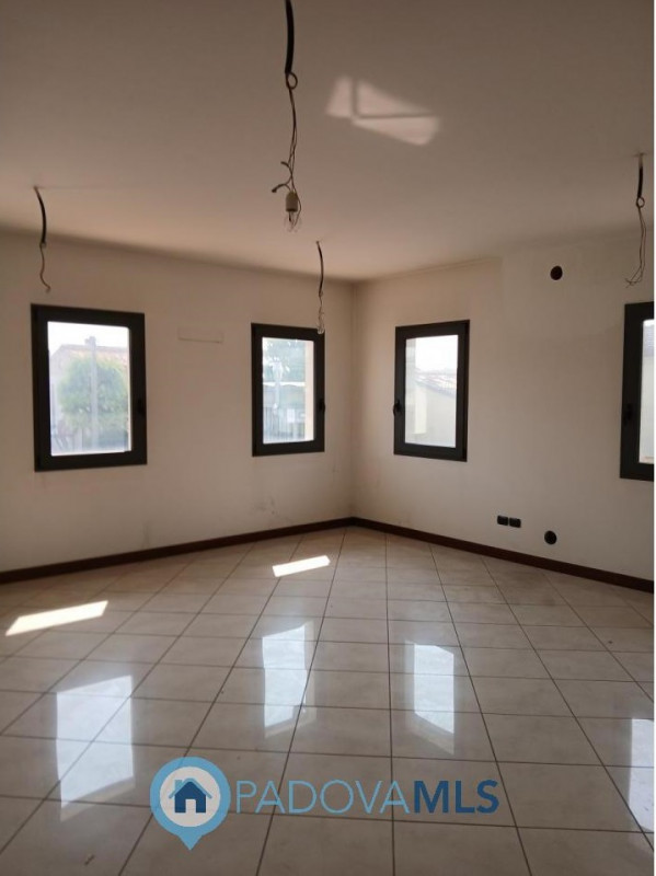 Immobile in esclusiva al Gruppo Padova MLS
Scopri questo recente ufficio situato al primo e ultim...
