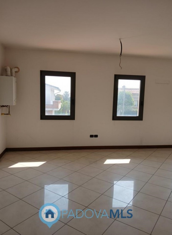 Immobile in esclusiva al Gruppo Padova MLS
Scopri questo recente ufficio situato al primo e ultim...