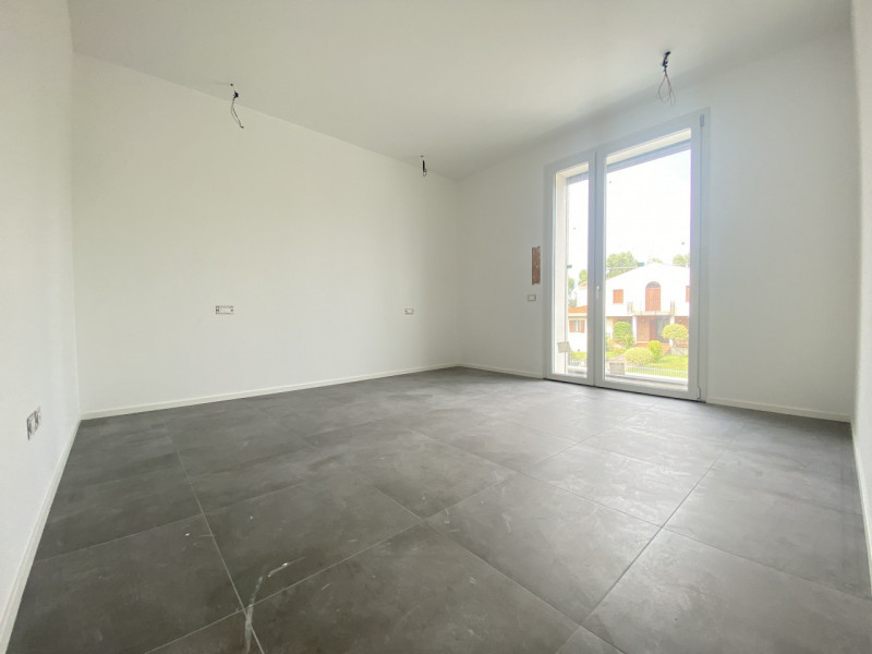 Scopri la tua nuova casa nel cuore di Massanzago, un comune che offre tranquillità e servizi a po...