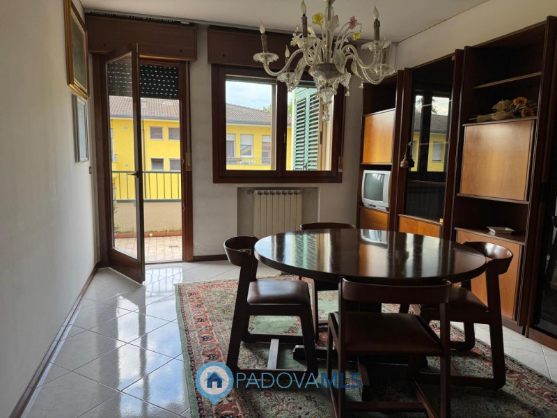 Immobile in esclusiva al Gruppo Padova MLS

In zona Mortise, proponiamo in vendita un luminoso ap...