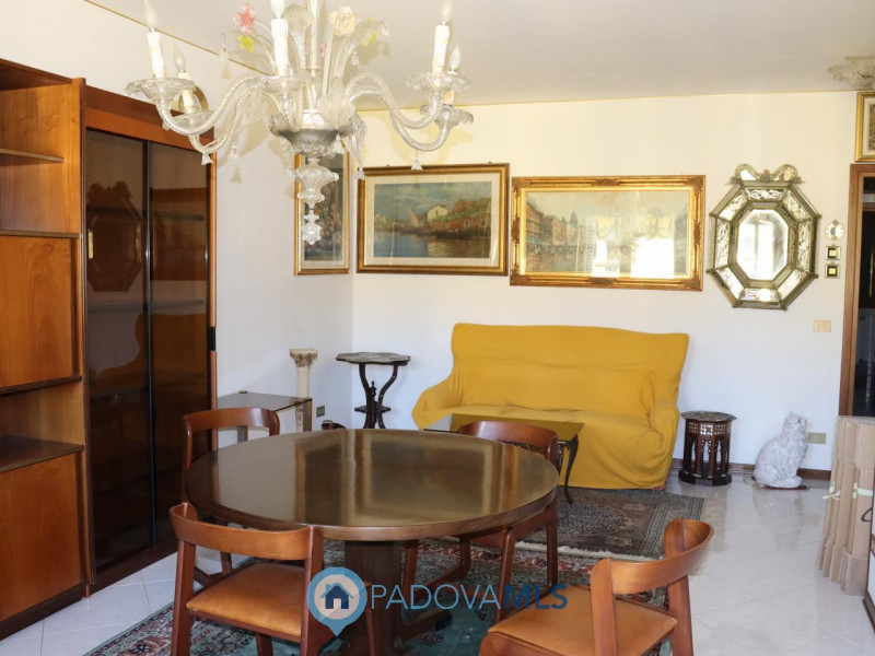 Immobile in esclusiva al Gruppo Padova MLS

In zona Mortise, proponiamo in vendita un luminoso ap...