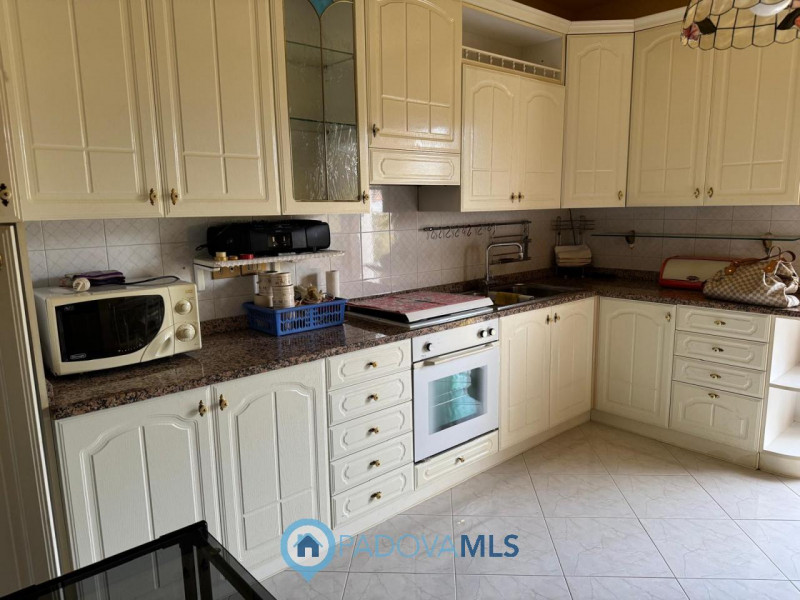 Immobile in esclusiva al Gruppo Padova MLS

In zona Mortise, proponiamo in vendita un luminoso ap...