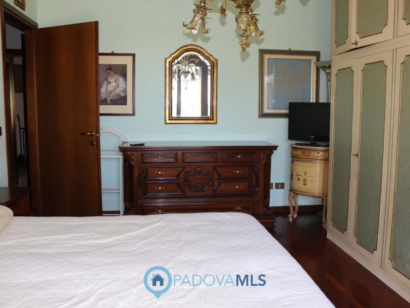 Immobile in esclusiva al Gruppo Padova MLS

In zona Mortise, proponiamo in vendita un luminoso ap...