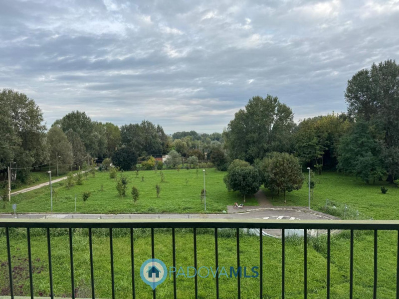 Immobile in esclusiva al Gruppo Padova MLS

In zona Mortise, proponiamo in vendita un luminoso ap...