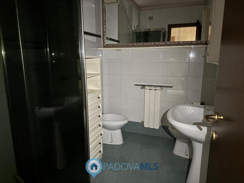 Immobile in esclusiva al Gruppo Padova MLS

In zona Mortise, proponiamo in vendita un luminoso ap...