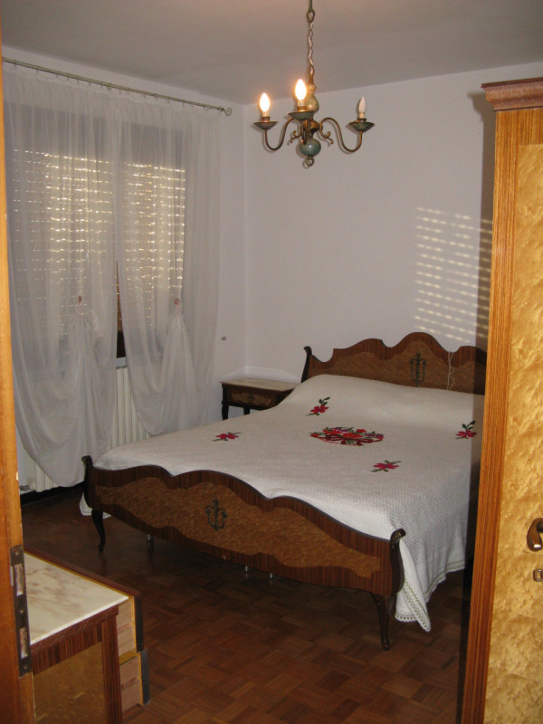 A Due Carrare in loc. Mezzavia proponiamo appartamento al primo piano in condominio di quattro un...