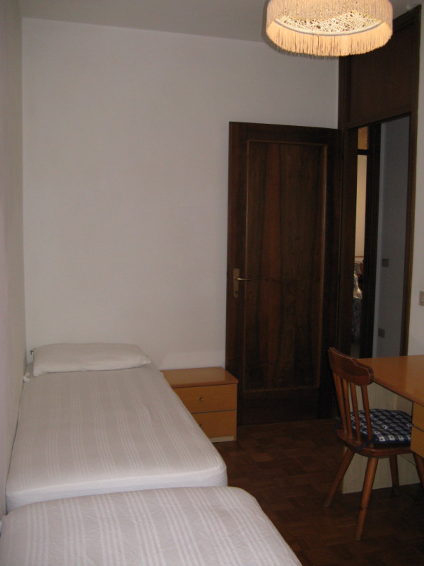 A Due Carrare in loc. Mezzavia proponiamo appartamento al primo piano in condominio di quattro un...