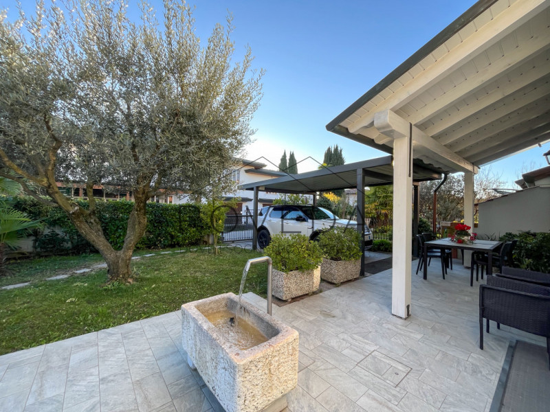 DOSSON DI CASIER 

RIFERIMENTO: CR10

L'agenzia Roveda Immobiliare ha il piacere di presentarvi, ...