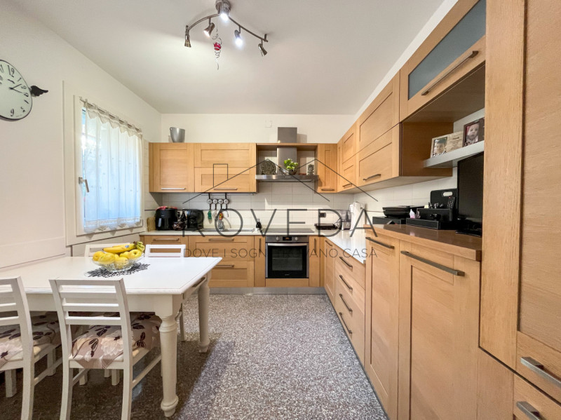 DOSSON DI CASIER 

RIFERIMENTO: CR10

L'agenzia Roveda Immobiliare ha il piacere di presentarvi, ...