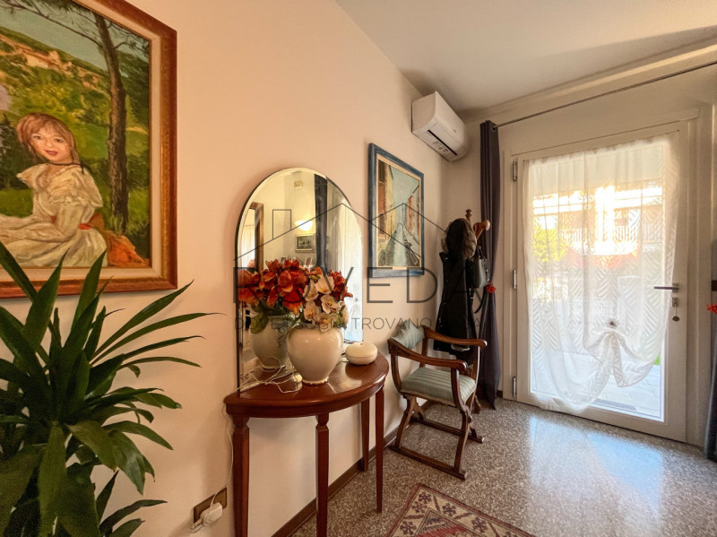 DOSSON DI CASIER 

RIFERIMENTO: CR10

L'agenzia Roveda Immobiliare ha il piacere di presentarvi, ...