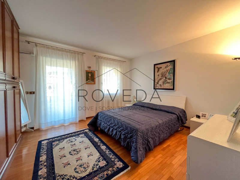 DOSSON DI CASIER 

RIFERIMENTO: CR10

L'agenzia Roveda Immobiliare ha il piacere di presentarvi, ...