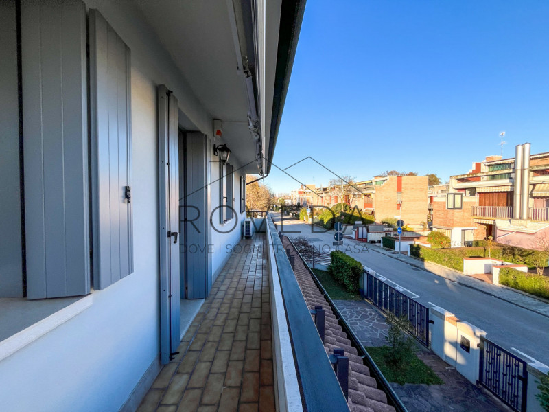 DOSSON DI CASIER 

RIFERIMENTO: CR10

L'agenzia Roveda Immobiliare ha il piacere di presentarvi, ...