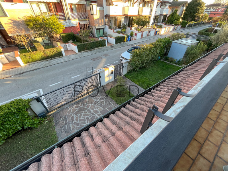 DOSSON DI CASIER 

RIFERIMENTO: CR10

L'agenzia Roveda Immobiliare ha il piacere di presentarvi, ...