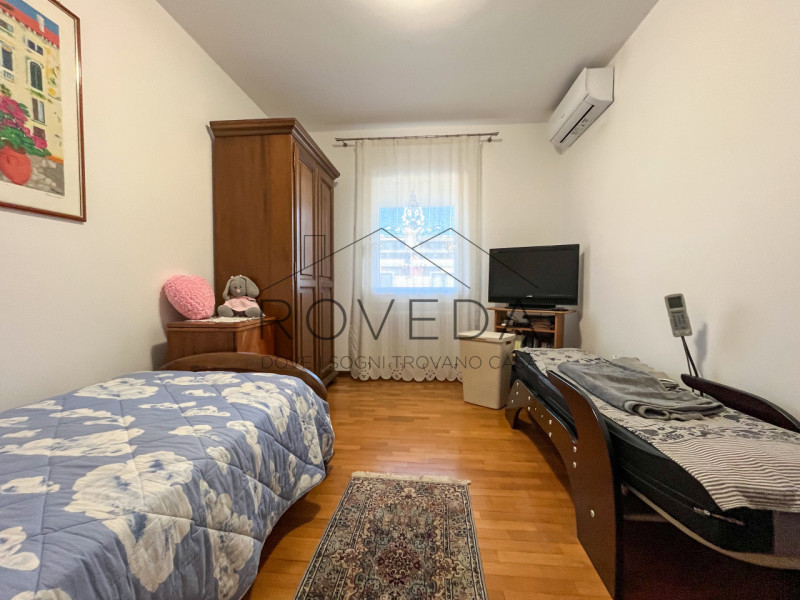 DOSSON DI CASIER 

RIFERIMENTO: CR10

L'agenzia Roveda Immobiliare ha il piacere di presentarvi, ...