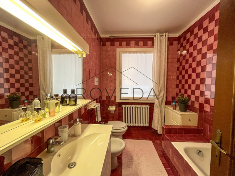 DOSSON DI CASIER 

RIFERIMENTO: CR10

L'agenzia Roveda Immobiliare ha il piacere di presentarvi, ...