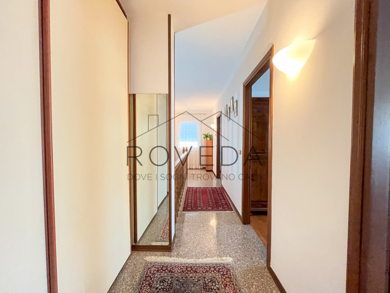 DOSSON DI CASIER 

RIFERIMENTO: CR10

L'agenzia Roveda Immobiliare ha il piacere di presentarvi, ...