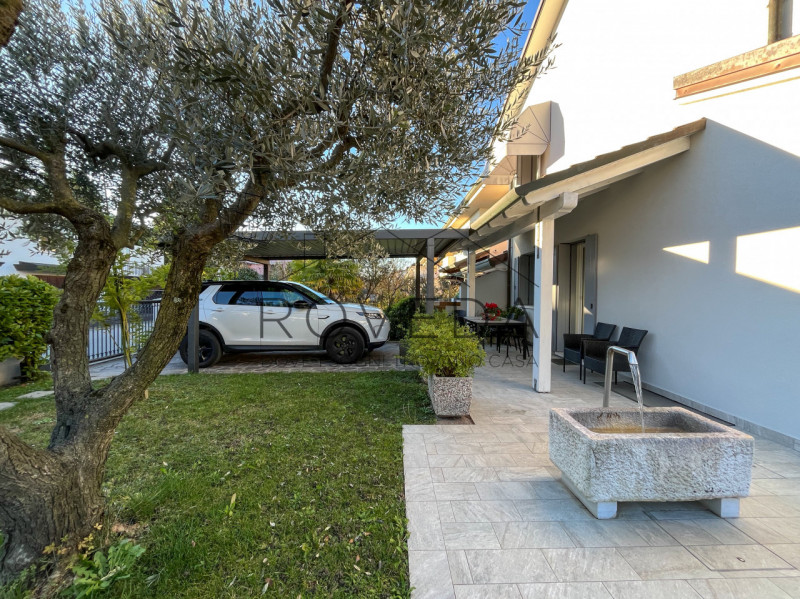 DOSSON DI CASIER 

RIFERIMENTO: CR10

L'agenzia Roveda Immobiliare ha il piacere di presentarvi, ...