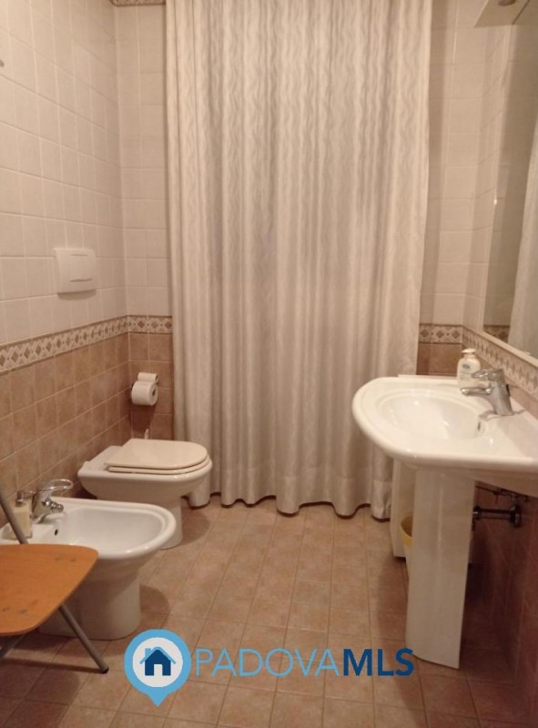 Immobile in esclusiva al Gruppo Padova MLS
PRESTIGIOSA VILLA SINGOLA CON PISCINA INTERNA E AREA F...