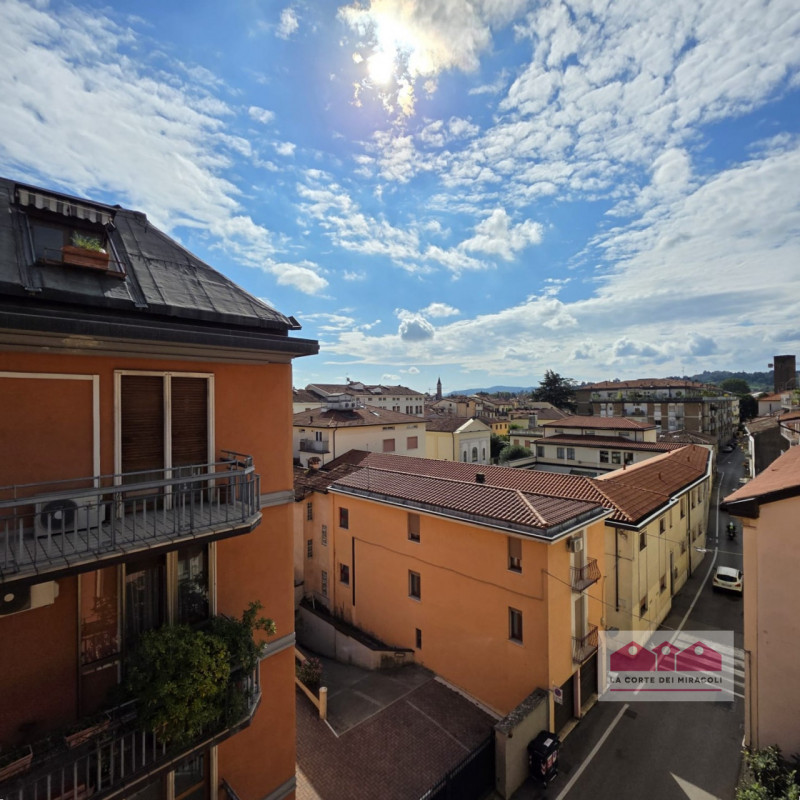 ZONA ARACELI: SEI ALLA RICERCA DI UN APPARTAMENTO CON AMBIENTI AMPI DA PERSONALIZZARE SECONDO I T...