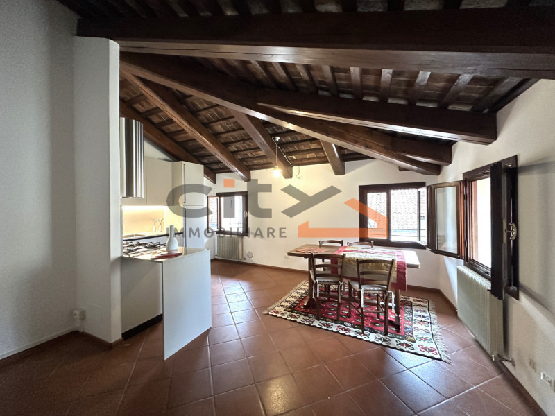 Ami vivere il Centro di Bassano? 
Proponiamo un appartamento bicamere in ottime condizioni che si...