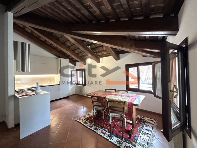 Ami vivere il Centro di Bassano? 
Proponiamo un appartamento bicamere in ottime condizioni che si...