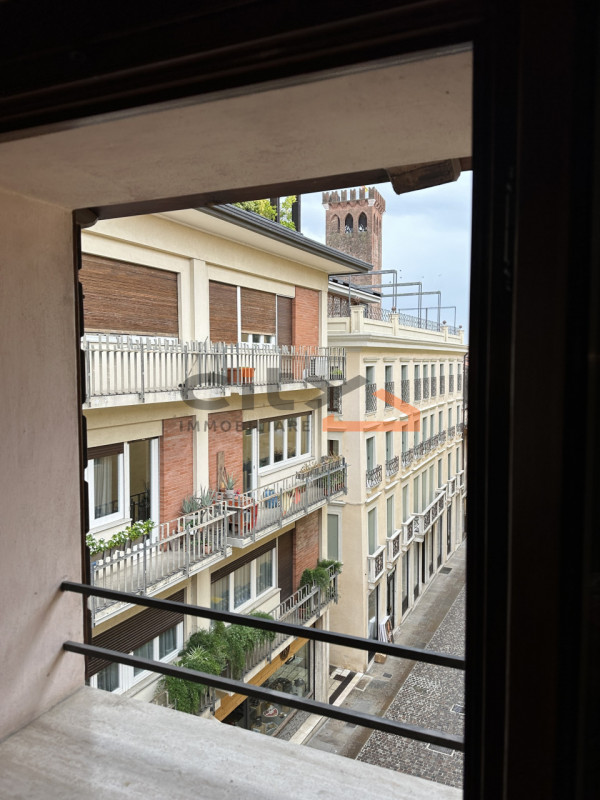 Ami vivere il Centro di Bassano? 
Proponiamo un appartamento bicamere in ottime condizioni che si...